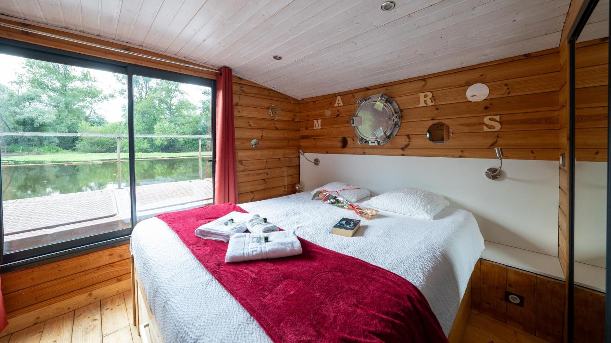 Botel Village Toue Du Domaine Des Demoiselles *